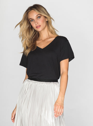 CHRLDR-RACHEL - V-Neck T-Shirt
