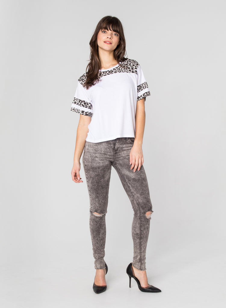 CHRLDR-GREY LEOPARD - Football T-Shirt