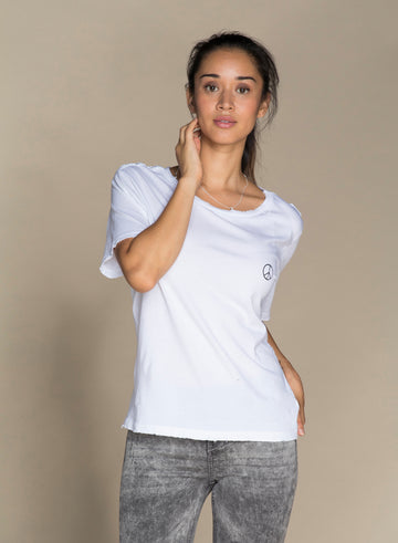 CHRLDR-PEACE — Wide T-Shirt